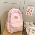 Mochila chic rosa claro con textura plisada y diseño de múltiples bolsillos en silla - Rosa