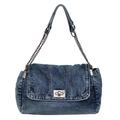 Vintage blaue Denim-Umhängetasche mit Silberkette und metallischem Drehverschluss - Denim-Blau