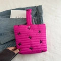 Borsa a secchiello trapuntata rosso rosa con ricami di fiocchi neri e manico superiore - Rosso rosa