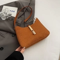 Retro braune Wildleder Umhängetasche mit goldener Metallschnalle und Kettenriemen - Braun