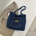 Dunkelblaue Jeans-Einkaufstasche mit Vintage-Stickerei und braunem Lederetikett - Stil Eins Tiefblau