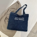 Dunkelblaue Denim-Tragetasche mit weißer Less Mondays More Sundays Bestickung - Stil Zwei Tiefblau