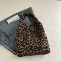 Leoparden-Shopper aus Kunstpelz mit weicher Textur und modischem Tiermuster für Damen - Braun