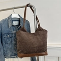 Bruine corduroy draagtas voor dames met donkerbruine leren riemen en vintage stijl - Bruin