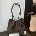 Grand cabas en daim marron avec coutures contrastées et petite pochette assortie - Marron