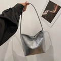 Borsa tote argento con motivo a coccodrillo e spalline sottili da spalla o a mano - Argento