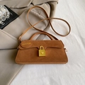 Retro braune Handtasche aus mattem Leder mit Goldschnalle und Mode-Anhänger - Braun
