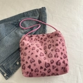 Pink plush tote bag featuring heart leopard print and slim faux leather shoulder strap - Pink