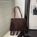 Bolso tote de ante marrón oscuro con flecos y asas trenzadas de estilo bohemio - Marrón