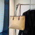 Borsa tote beige minimalista con manici marroni per donna, ideale per l'ufficio - Cachi