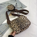 Set borsa a tracolla leopardata con piccolo portamonete rotondo su cinturino - Cachi