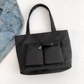 Bolso tote grande de nailon negro con bolsillos delanteros dobles y correas - Negro