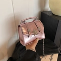 Bolso bandolera rosa metalizado con estrella y cadena plateada para mujeres - Rosa