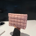 Pochette trapuntata rosa chiaro in pelle PU lucida con elegante trama a scacchi - Rosa Chiaro