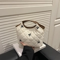 Bolso acolchado elegante con asas de cuero marrón y bordado de lazos negros - Blanco