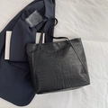 Bolso tote grande negro elegante con relieve de cocodrilo y asas largas de oficina - Negro