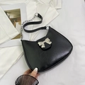 Bolso hobo negro chic con lazo metálico y cadena plateada para moda de mujer - Negro