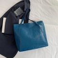 Bolso tote azul marino de gran capacidad con elegante grabado de cocodrilo moderno - Azul