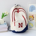 Mochila de viaje minimalista beige y azul marino con letra N roja y tulipanes - Rojo y Azul