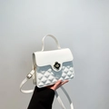 Piccola borsa bianca trapuntata da donna con chiusura a fiore dorato e manico - Bianco