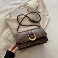 Sac sous le bras vintage marron foncé avec boucle dorée en U et nœud décoratif - Marron