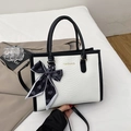 Sac fourre-tout contrasté motif serpent noir et blanc avec détail foulard en soie - Noir