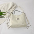Borsa tote crema con logo M argento, tracolla a catena e grande capacità per il pendolare - Bianco