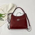 Borsa tote in pelle verniciata bordeaux con catena d'argento e logo M raffinato - Borgogna