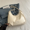 Bolso tote hobo blanco crema con correa de cadena y textura de cuero suave de invierno - Blanco