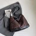 Leopard-Muster Shopping-Tasche mit großer Kapazität, Schleife und Kunstlederbesatz - Kaffeebraun