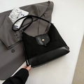 Bolso hobo negro de cuero con paneles de gamuza mate y cierre de hebilla metálica - Negro