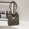 Sac cabas à imprimé léopard avec anses marron et étiquette pour le quotidien - Kaki
