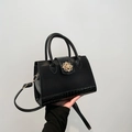 Sac fourre-tout vintage noir avec motif crocodile et boucle étoile dorée élégante - Noir