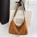 Bolso tote de ante marrón con correa ajustable y detalles de borlas finas - Bolso De Axila Hobo / Marrón