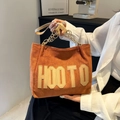 Borsa tote in camoscio caramello con patchwork HOOTO e catena in metallo dorato - Marrone Rosso