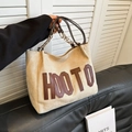 Borsa tote scamosciata avena con patch HOOTO e manici in catena e pelle - Cachi