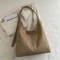 Bolso hobo caqui moderno en cuero con un acabado mate texturizado de estilo retro - Caqui