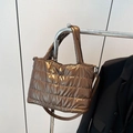 Borsa a tracolla trapuntata bronzo metallizzato con tracolla regolabile e manici - Marrone