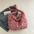 Schultertasche aus rosa Plüsch mit Leopardenmuster und weichem Kunstfell-Design - Rosa
