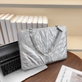 Silberne gesteppte Laptoptasche 14 Zoll mit Schleifenmuster und metallischem Glanz - Silber