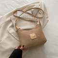 Bolso de hombro caqui de estilo vintage con correa ajustable y diseño minimalista elegante - Caqui (Sin amuleto)