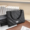 Schwarze gesteppte Laptoptasche 14 Zoll mit 3D-Schleifenmuster und Mode-Logo - Schwarz