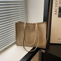 Minimalistische große khaki Ledertasche mit Lychee-Textur und weißen Ziernähten Details - Khaki