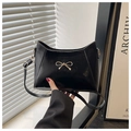 Schwarze Schultertasche mit goldener Schmetterlingsschnalle und verstellbarem Riemen - Schwarz