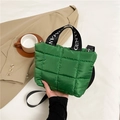 Groene gewatteerde nylon draagtas met GENTLEMAN-tekstband en een afneembare schouderriem - Groen