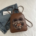 Mochila de cuero marrón con bordado de cachorro y diseño de cuadros en forma de corazón - Marrón