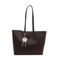 Sac fourre-tout marron avec longues anses et breloque en peluche blanche sur fond blanc - Avec Pendentif / Café