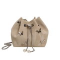Sac seau chic couleur crème à cordon avec charms papillons argentés et perles nacrées - Khaki Clair
