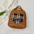 Brauner Lederrucksack mit Herzausschnitt und gesticktem Dackel-Muster für Damen - Gelbbraun