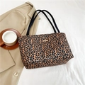 Borsa tote con stampa leopardata, tracolle nere e placchetta in metallo dorato - Leopardo Marrone
